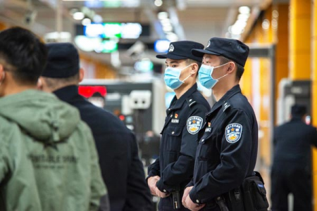 广州公交警方：地铁“尖刀”随时响应 全程“在线”护佑平安