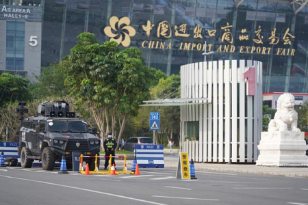 史上最大规模广交会开馆迎客 广州警方全力护航
