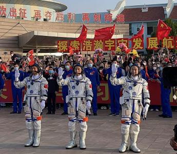 神舟十六号载人飞行任务航天员乘组出征仪式在酒泉卫星发射中心举行