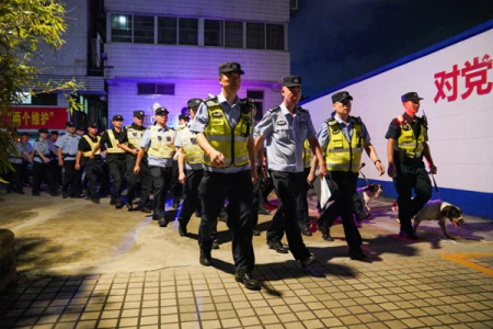 广州警方夏夜治安巡查宣防第一次集中统一行动战果丰