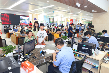 办证激增！广东省佛山市公安“六大”举措全力迎战“高峰时刻”