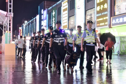广州警方开展夏夜治安巡查宣防第三次全国集中统一行动