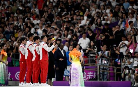 杭州亚运会｜荣光不晚！7名中国选手领取递补的奥运奖牌