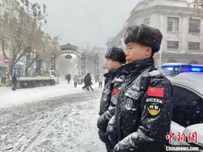 哈尔滨市公安民警全力备战暴风雪天气