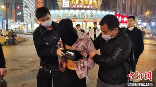 上海警方全链条打击电诈及黑灰产电信 诈骗既遂、立案数“五年连降”