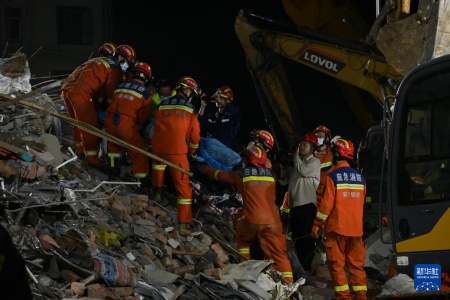 安徽铜陵居民楼坍塌致4人遇难