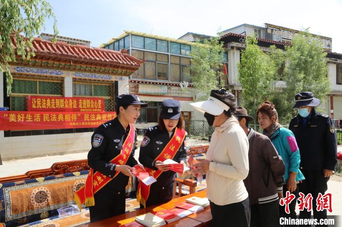“典”亮辖区 西藏边检总站执法调查支队开展普法宣传