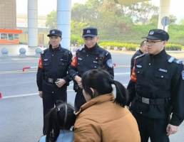 广州铁路公安局惠州公安处普宁站派出所民警武警联动寻回走失女孩